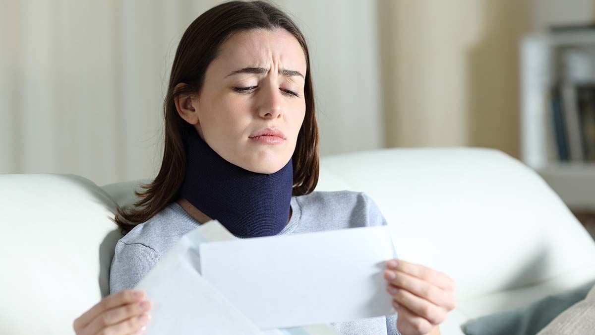 Women reviews slip and fall compensation.